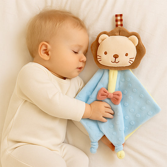 bebe endormi avec doudou lion